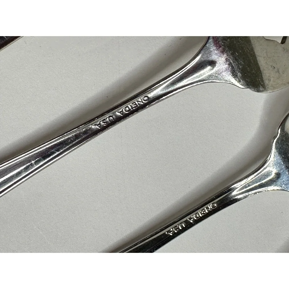 Oneida Gala Impulse Flatware Set 18 Pc Teaspoons Salad Forks Knives Tablespoons